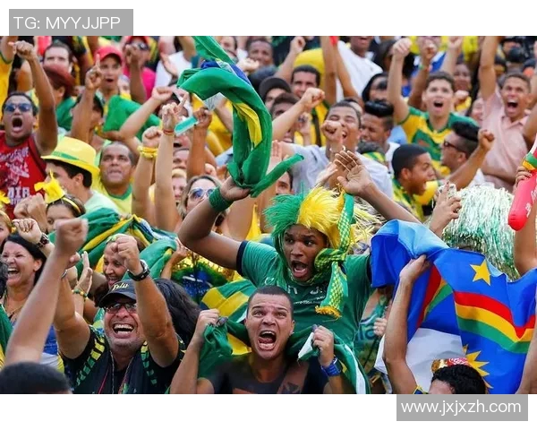 11月足球赛场闪耀之星盘点：本月最佳球员与表现抢眼人物分析