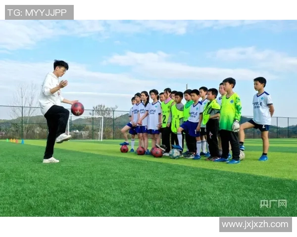 小甜甜与足球传奇:探索他在绿茵场上的巅峰时刻与不朽影响 小甜甜与足球传奇:探索他在绿茵场上的巅峰时刻与不朽影响