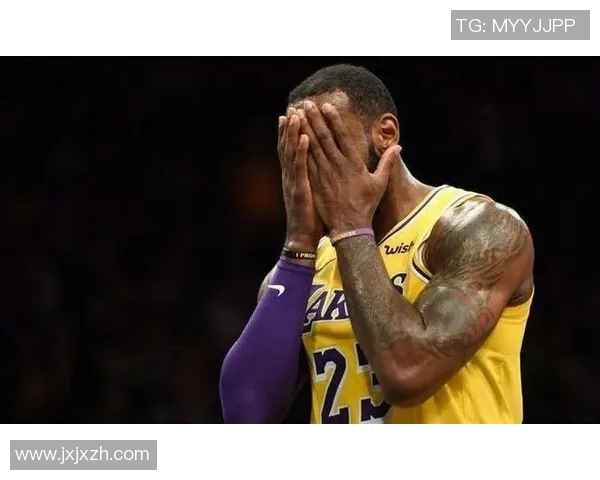 足球巨星深情告别老东家感人视频引发球迷热议